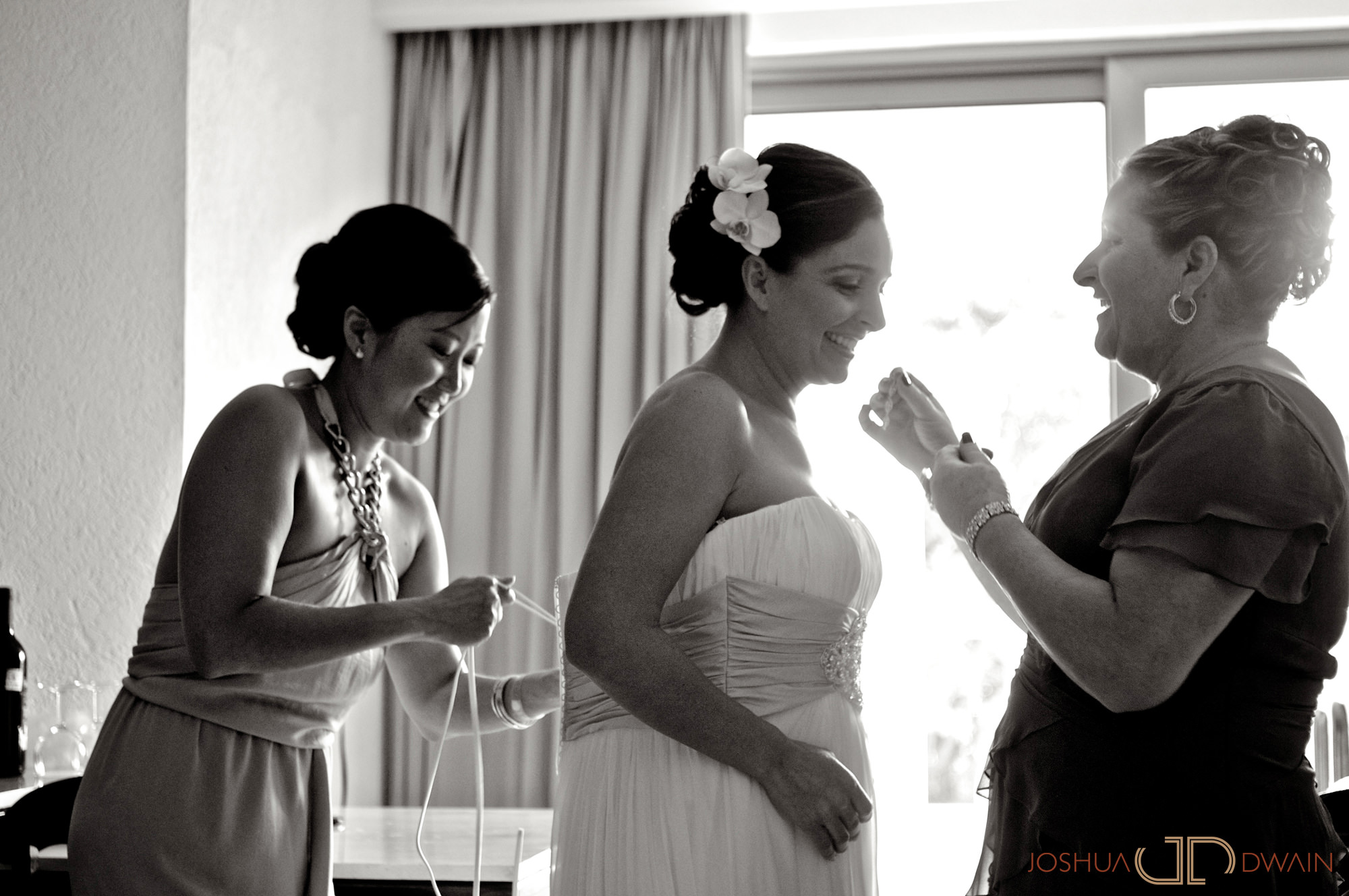 monica-damien--012-hard-rock-cafe-cancun-mexico-wedding-photographer-joshua-dwain-2011-06-11_md_258