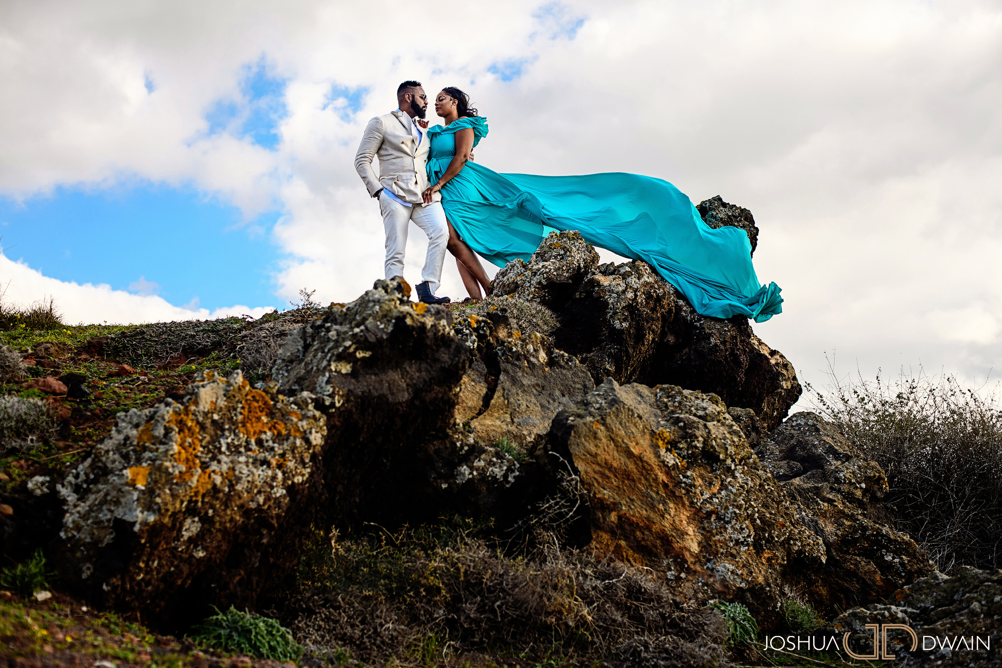 ekene-issac-05-santorini-oia-thira-greece-wedding-engagement-photos-african-american-destination-photographer-joshua-dwain